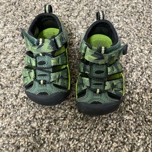 Keen toddler sandals size 4